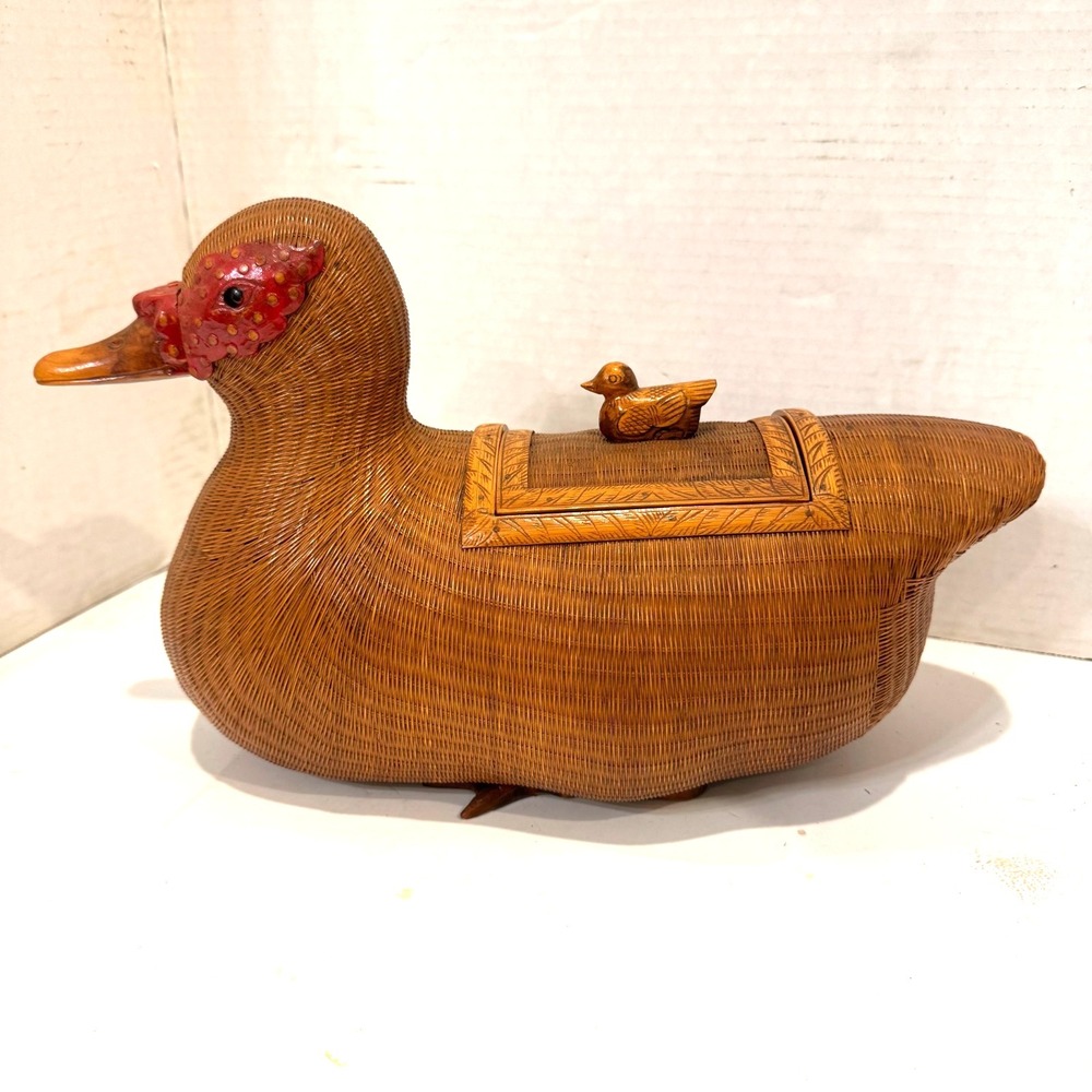 Mid Century SHANGHAI HANDICRAFTS WICKER & CARVED WOOD BASKETRY Basket BOX DUCK